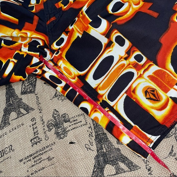 Volcom Mod Tech Black/Orange Distraction Print Short Size 32 - Picture 11 of 13